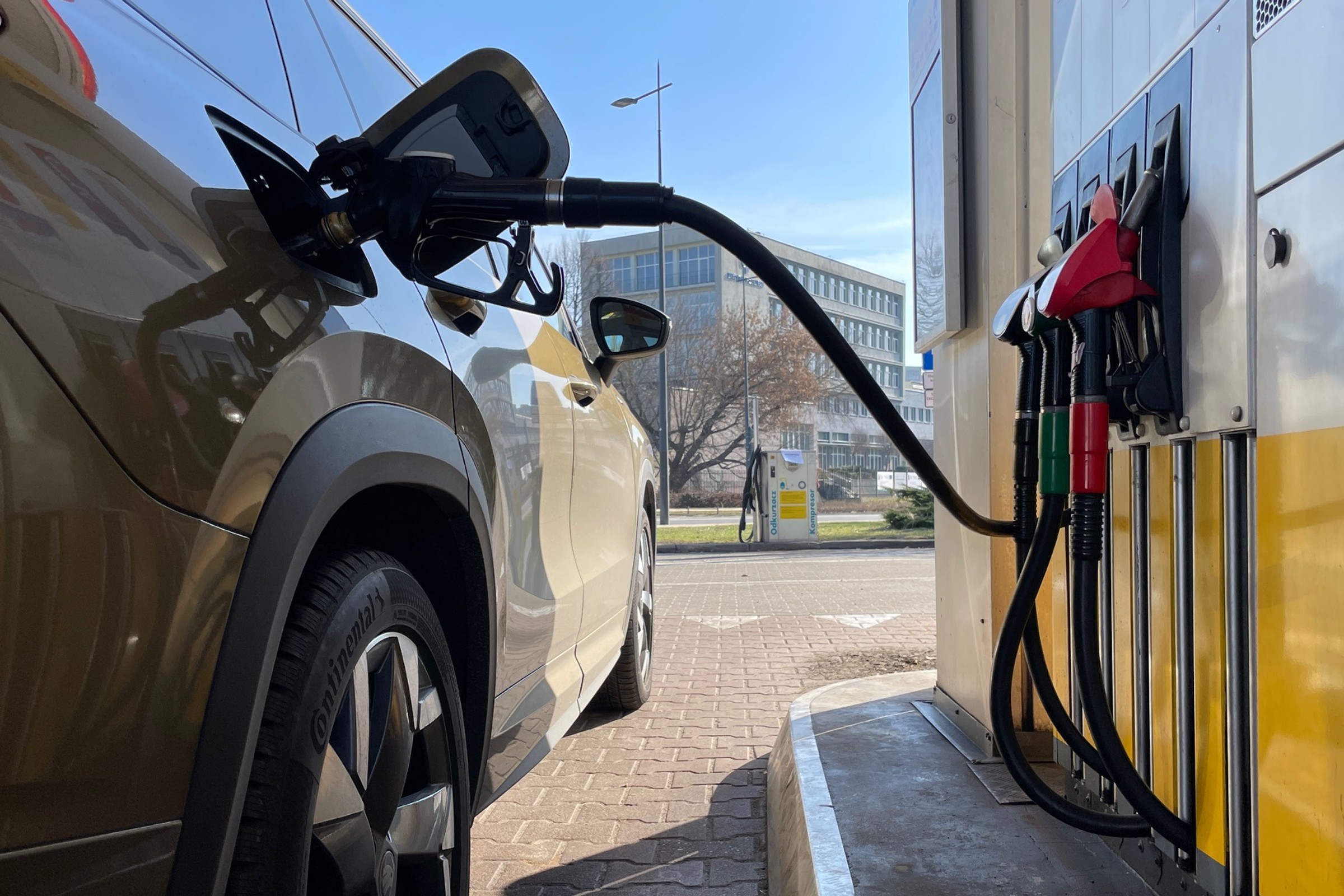 Niemcy pytają, ile paliwa mogą wywieźć z Polski, i przejeżdżają tu tankować