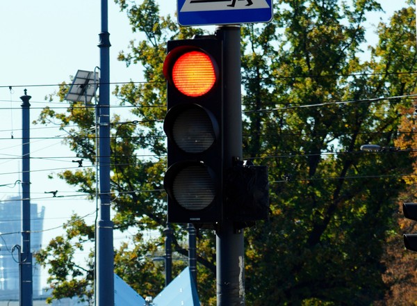 Nowe czwarte światło na drogach. Ma usprawnić ruch