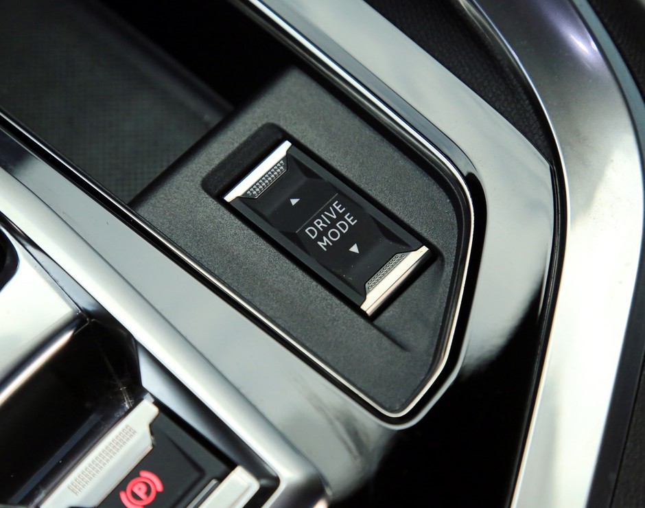 PEUGEOT 3008 HYBRID4 300 e-EAT8