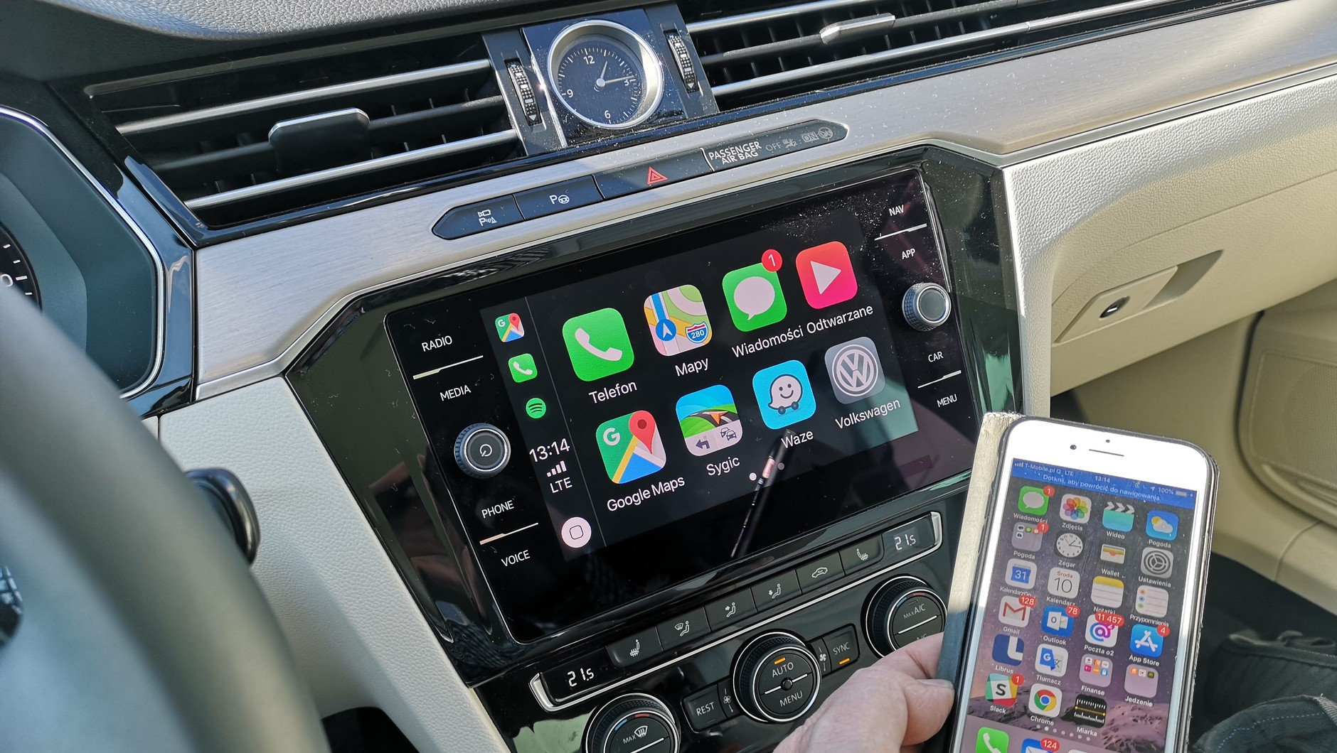 Volkswagen Passat 2.0 TDI DSG Highline - tryb Apple CarPlay