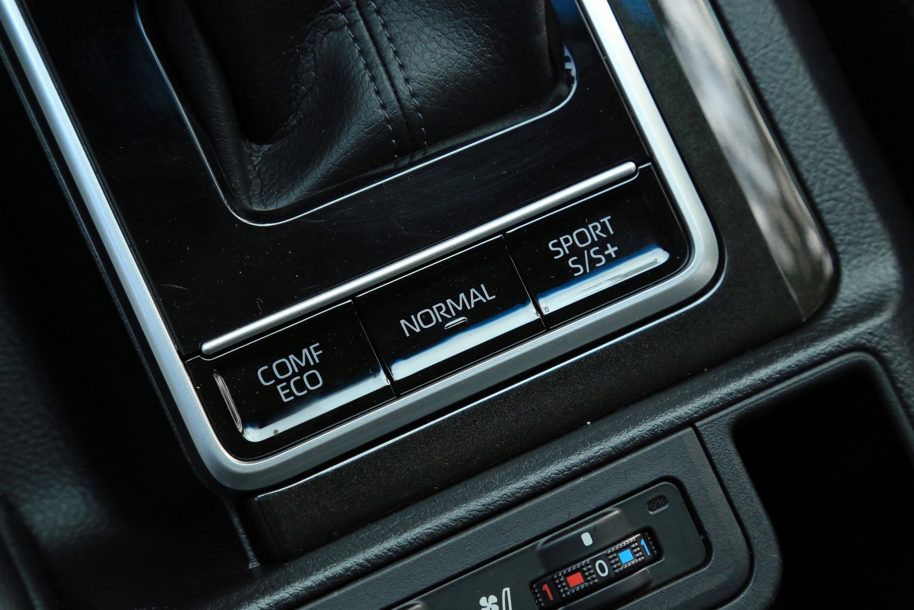 Toyota Land Cruiser 2.8 D-4D 204 KM 6 A/T 4×4