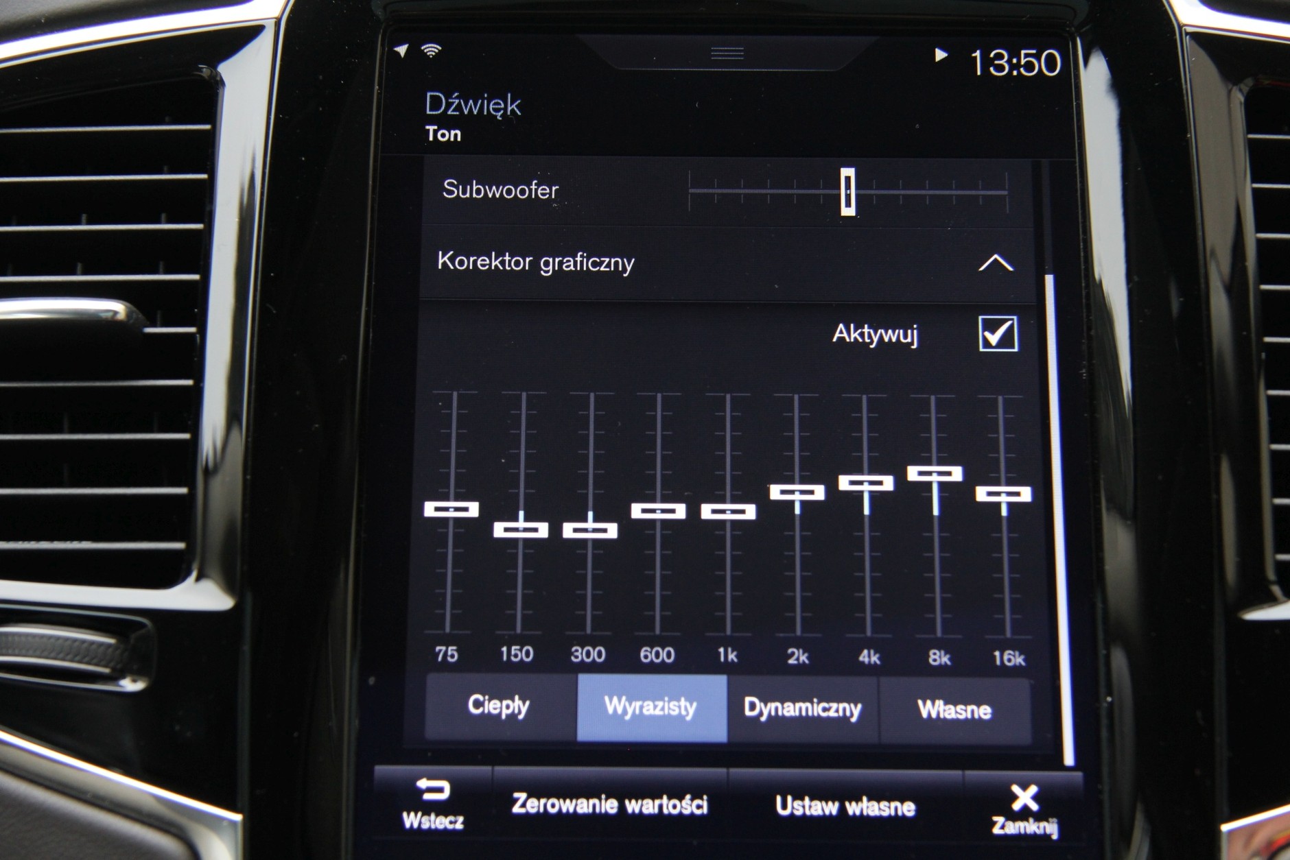 Volvo XC90 - indywidualna regulacja dźwięku poprzez 9 pasmowy korektor