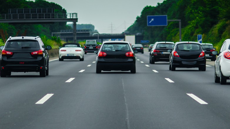 Na autostradzie A12 w Niemczech dochodzi do wielu wypadków z udziałem ciężarówek (zdjęcie ilustracyjne)
