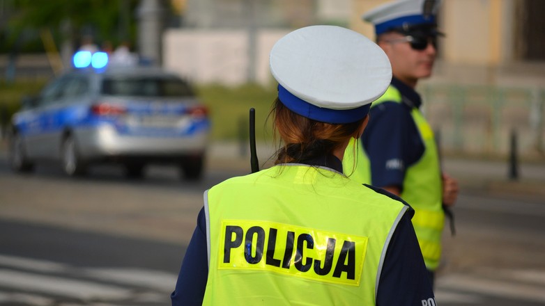 Policjanci zabezpieczający miejsce wypadku