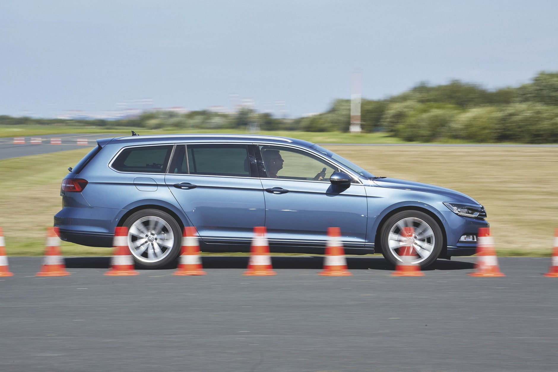 Porównanie: Ford Mondeo 2.0 TDCI, Hyundai i40 1.7 CRDI, Skoda Superb 2.0 TDI, Volkswagen Passat 2.0 TDI - osiągi, spalanie, wymiary, dane techniczne