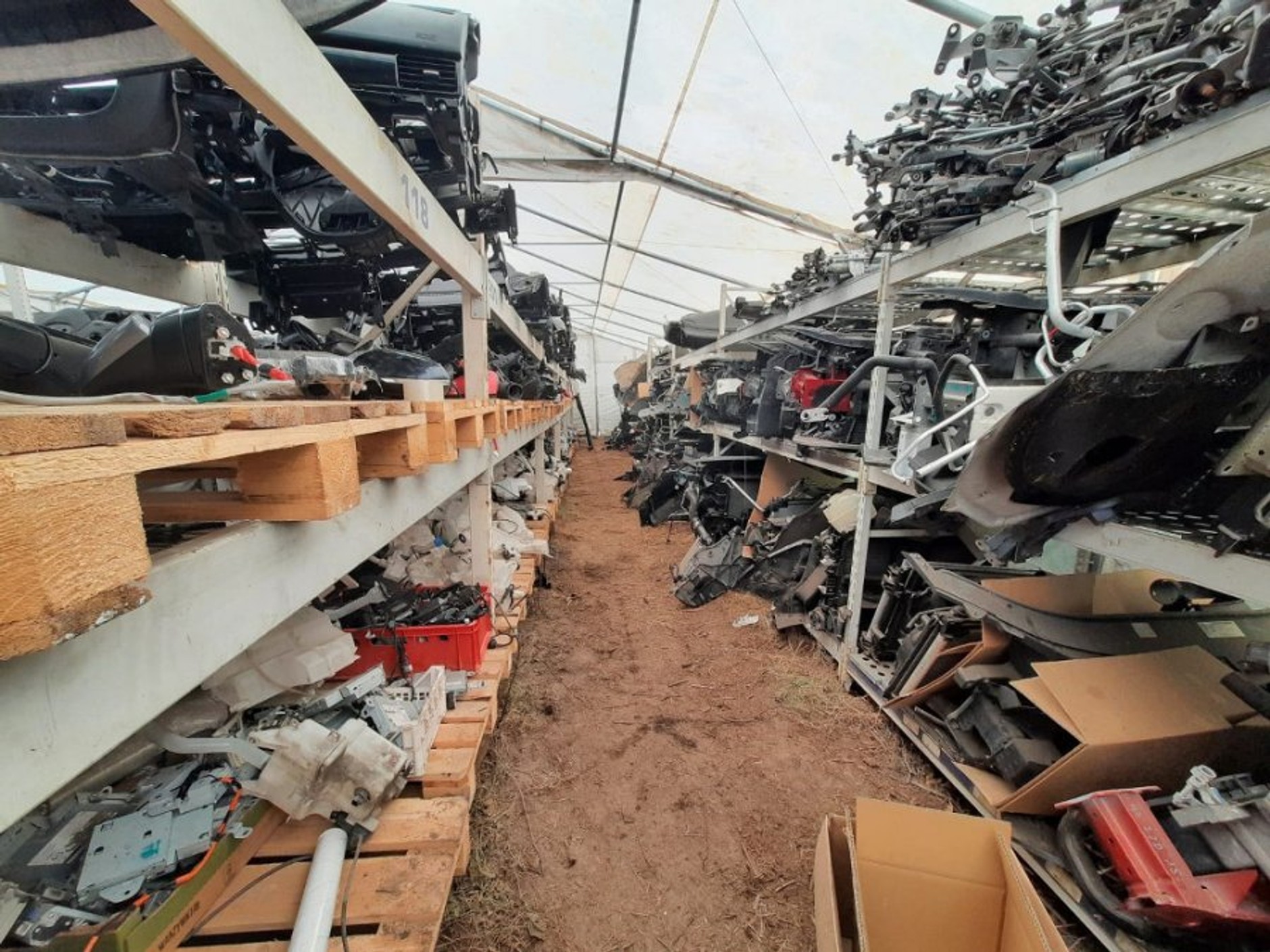 „Dziupla” jak hurtownia motoryzacyjna [Zdjęcia, nagranie]