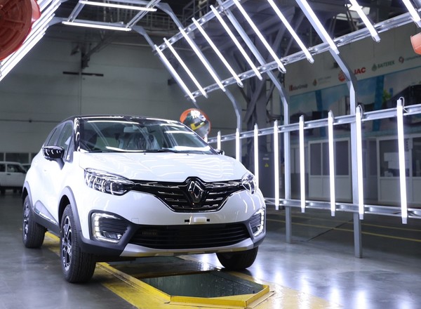 Renault wstrzymuje produkcję w Rosji ze skutkiem natychmiastowym