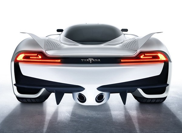 Shelby Tuatara celuje w Veyrona