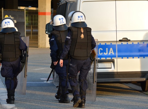 Polska policja wspiera Ukrainę. Wysyła hełmy i kamizelki kuloodporne
