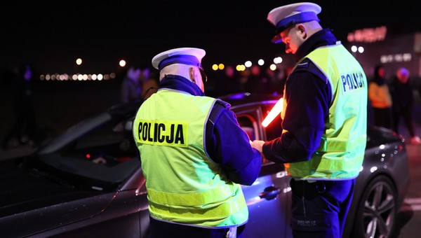 Kontrola policji po zmroku
