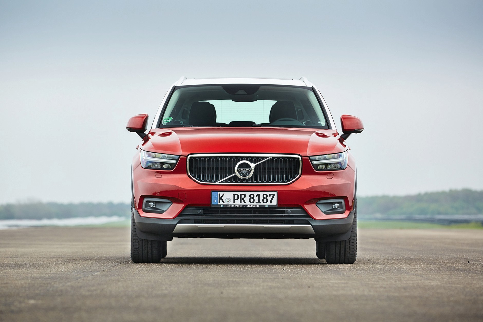 Porównanie: Jaguar E-Pace i Volvo XC 40 - małe Suv-y, duża frajda?