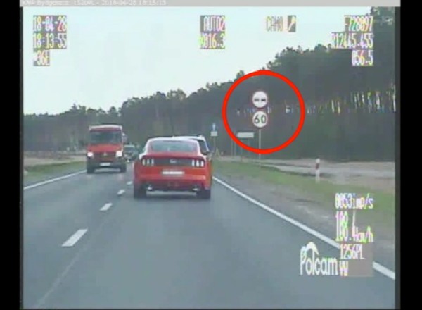 Kierowca Mustanga poczuł się jak na Dzikim Zachodzie