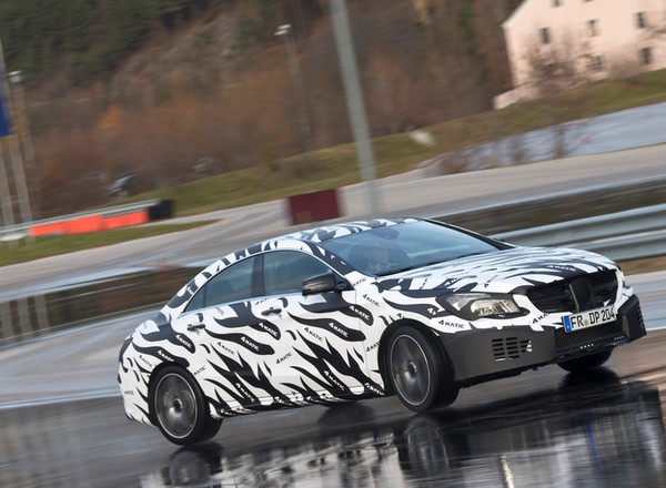 Mercedes CLA: nowy napęd 4MATIC