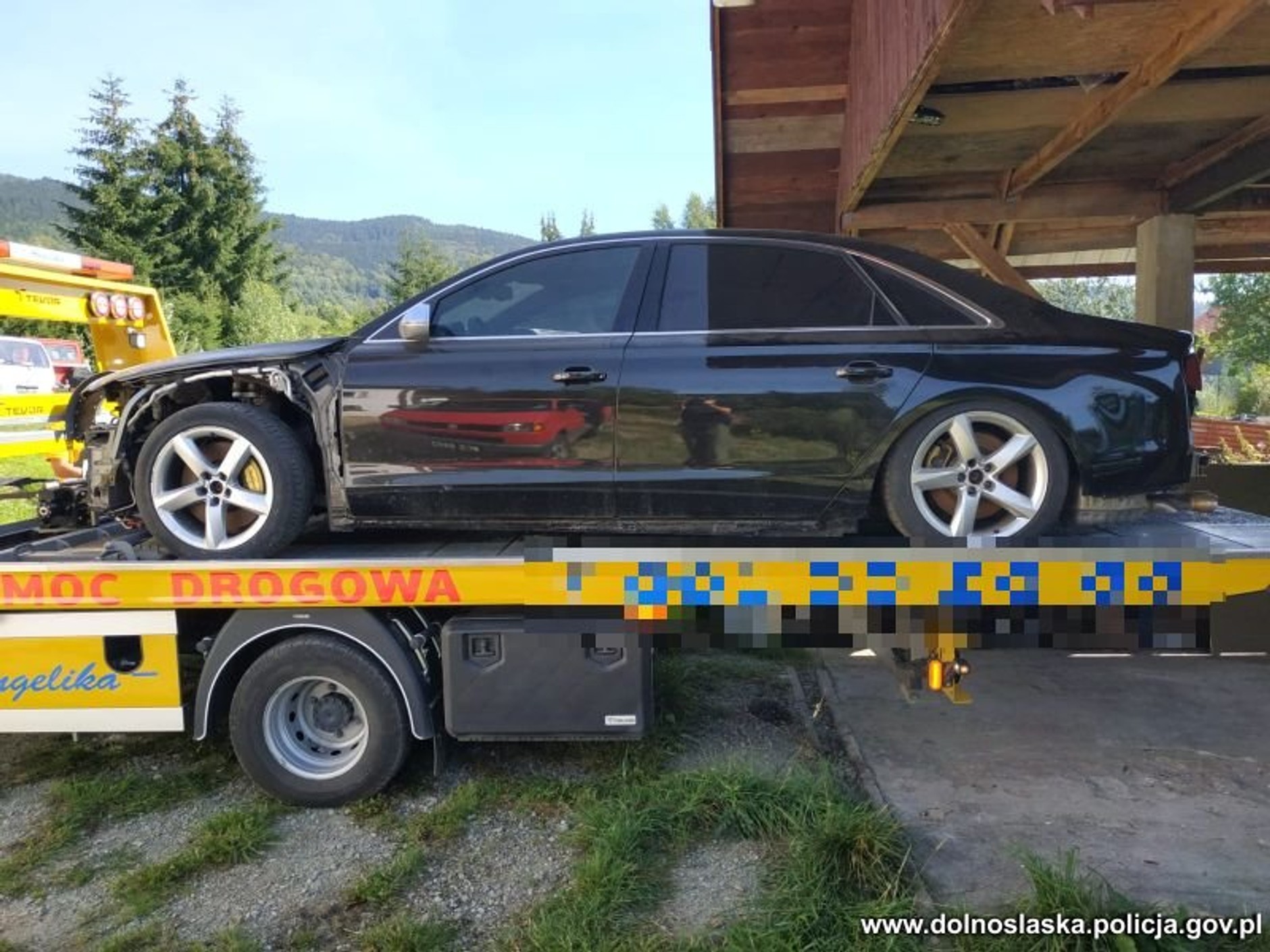 Samochód odzyskany przez policjantów z Wrocławia