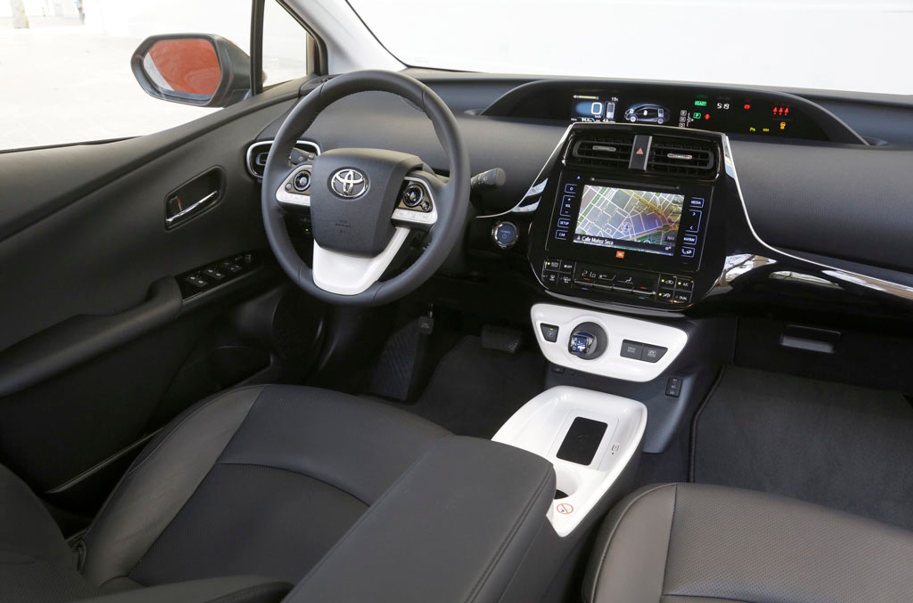 Toyota Prius IV - całkiem nowa jakość hybrydy