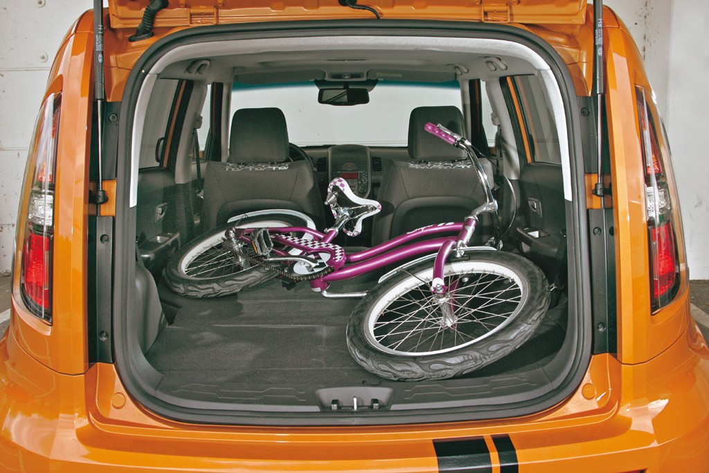 Zaskakująco funkcjonalne auta - Kia Soul kontra Citroen C3 Picasso, Honda Jazz, Renault Grand Modus i Skoda Roomster. Pudełka są teraz w modzie