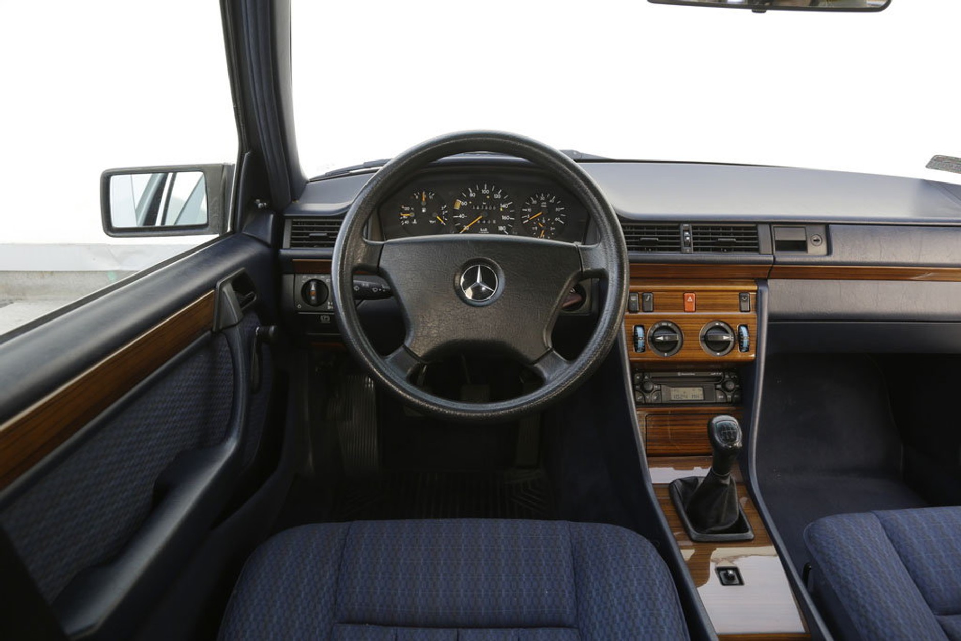 Mercedes W124 200D - spowalniacz czasoprzestrzeni