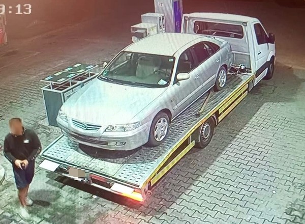 Z parkingu zniknęła srebrna mazda. Złodziej nie przewidział jednego