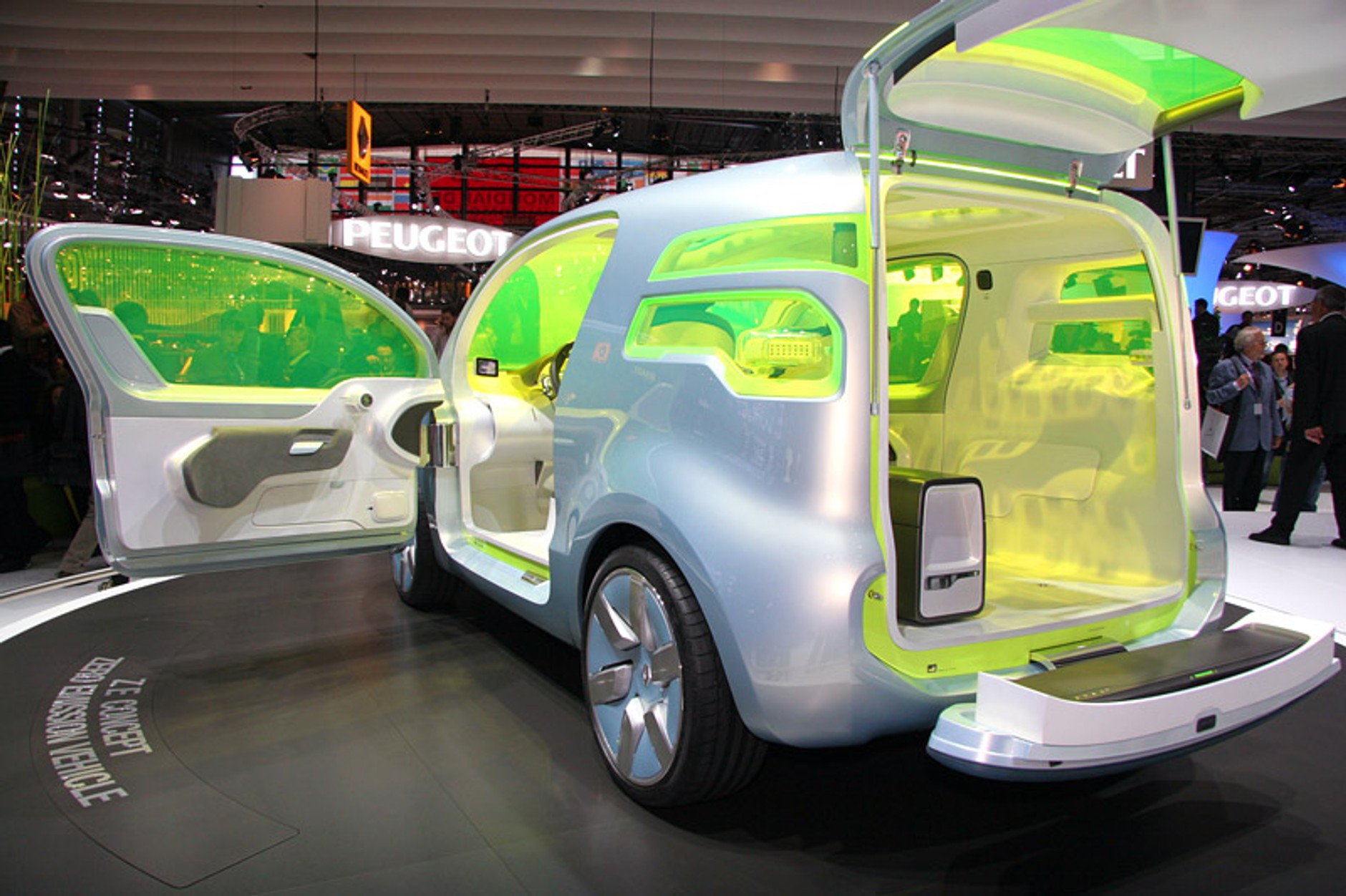 Paryż 2008: niezwykły Renault Z.E. Concept (fotogaleria + wideo)