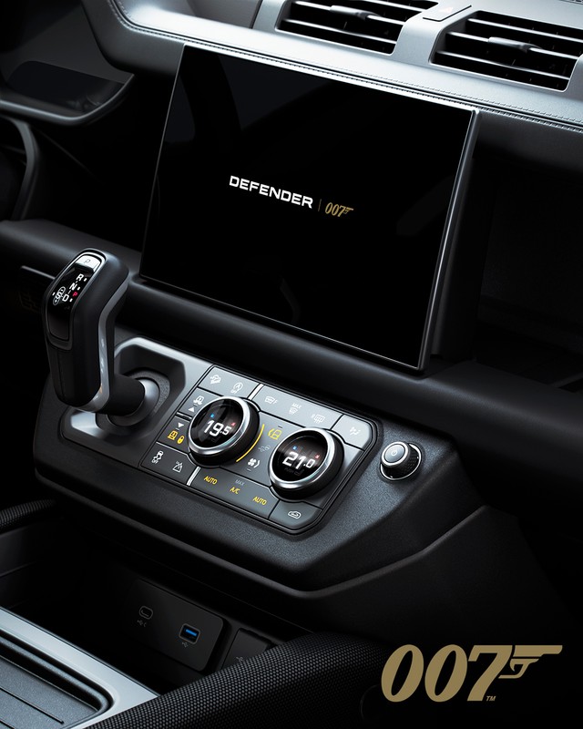 Land Rover Defender V8 Bond Edition