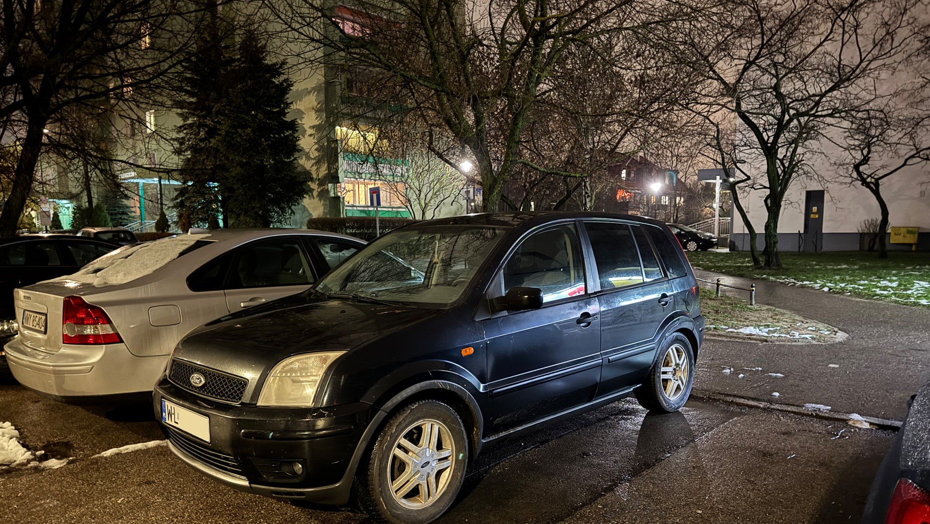 Chwilę po zakupie wymiany wymagały opony. Zdecydowałem wówczas o zakupie całych alufelg, by choć trochę poprawić wygląd