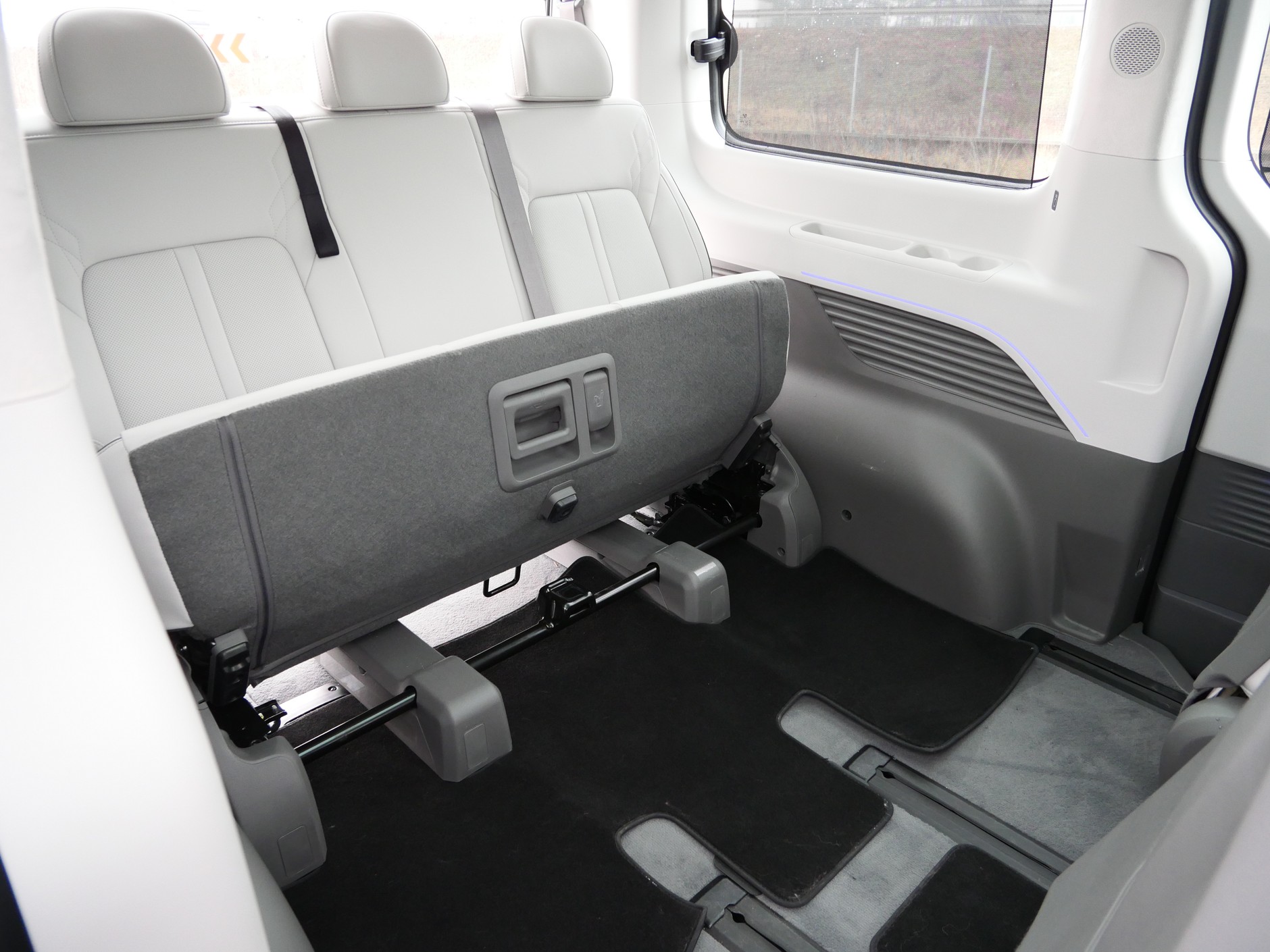 Hyundai Staria 1.6 T-GDi HEV (225 KM) Luxury