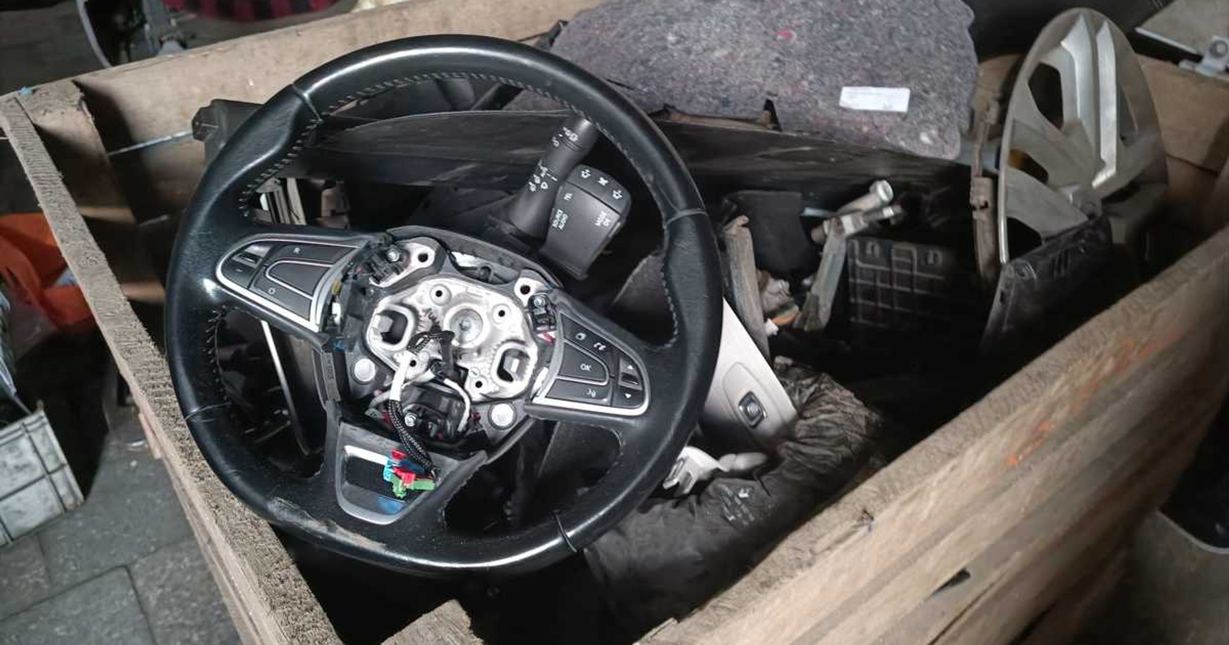 Złodziej potrzebował tylko kilku godzin, by rozebrać auto