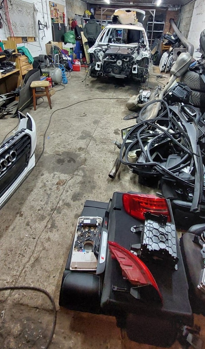 Tak wyglądała dziupla samochodowa