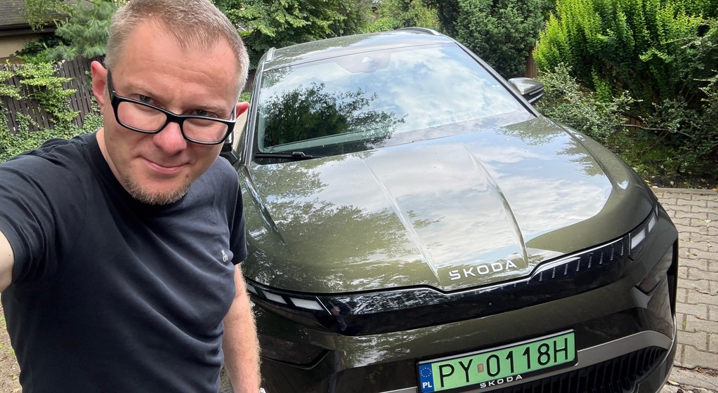 Skoda Enyaq po face liftingu pozostała starą, dobrą Skodą Enyaq. Zmieniła się kosmetyka