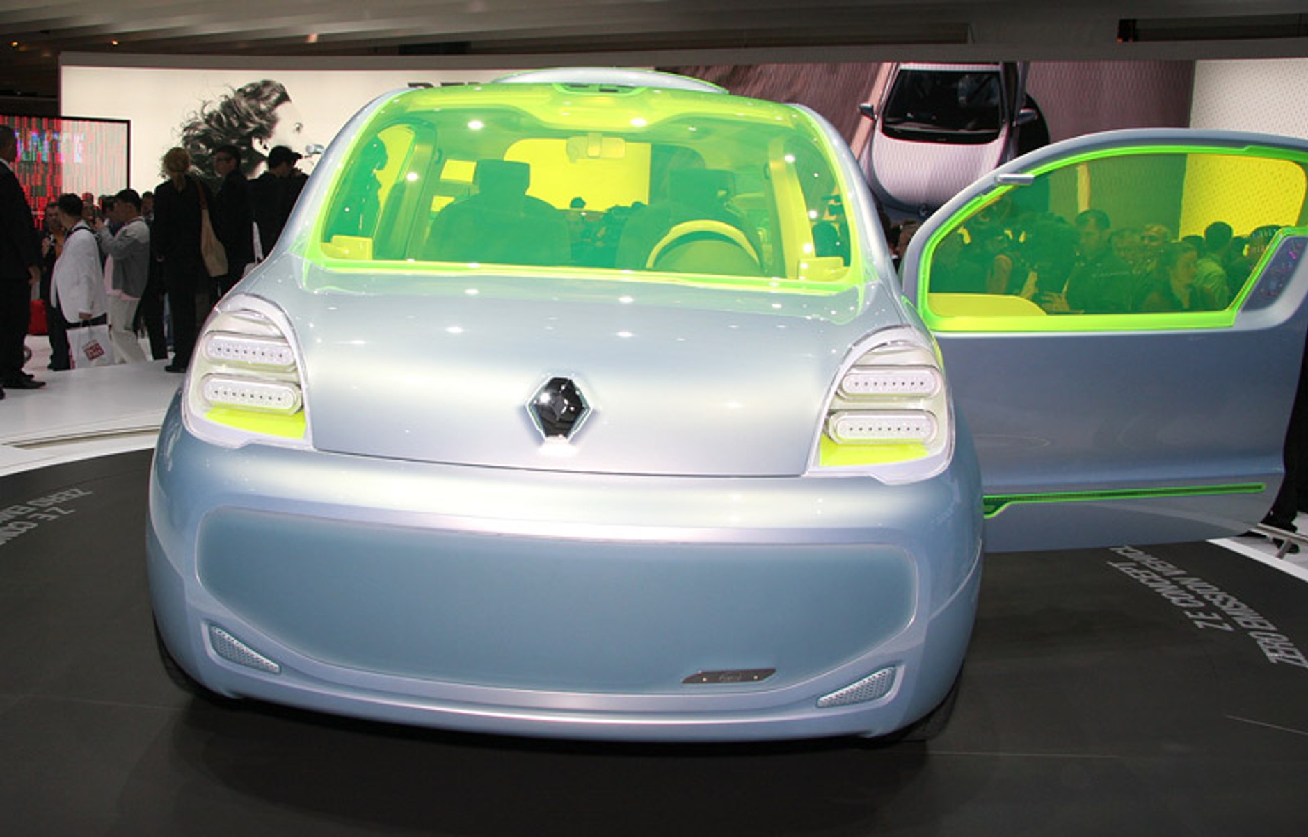 Paryż 2008: niezwykły Renault Z.E. Concept (fotogaleria + wideo)