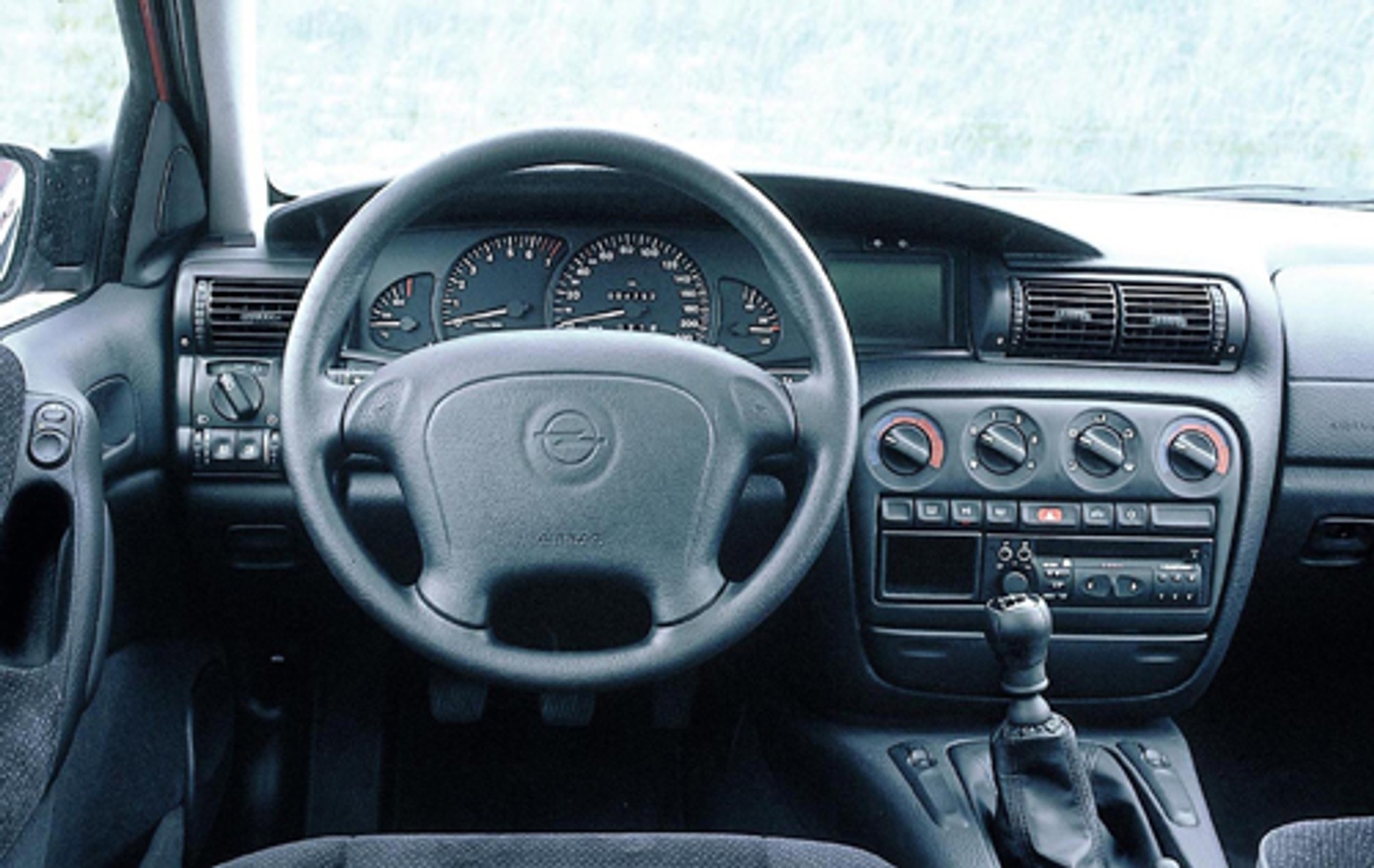 Citroen XM, Mercedes W124, Volvo 850, Ford Scorpio, Opel Omega oraz Toyota Camry - Oto duże "kombiaki" za niewielkie pieniądze