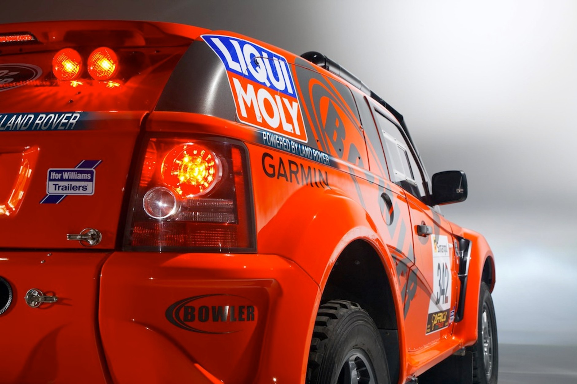 Ścisła współpraca Land Rovera i Bowlera