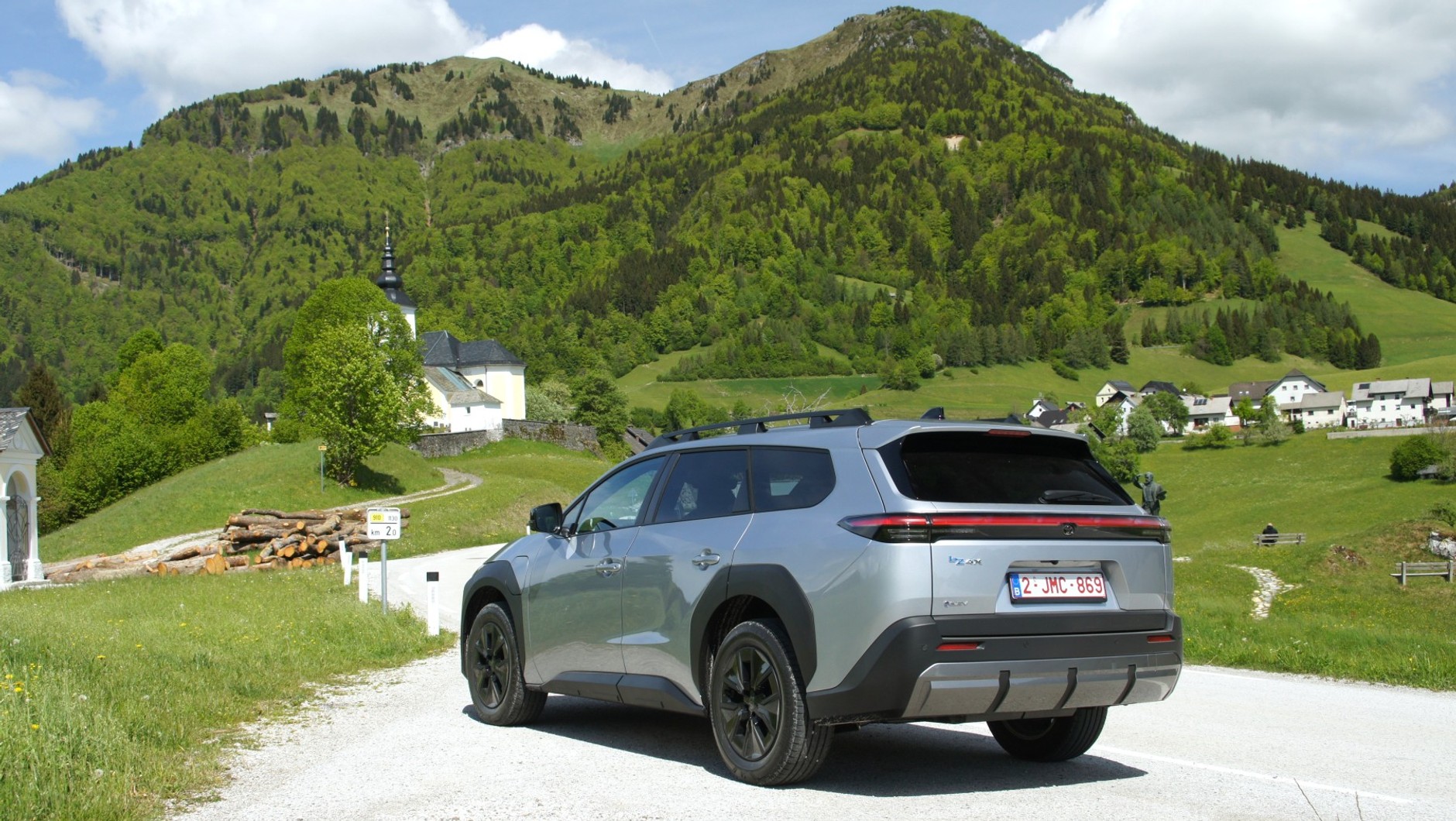 Nikt o zdrowych zmysłach nie założyłby, że ten kombi-SUV przyspiesza do "setki" w 4,5 s