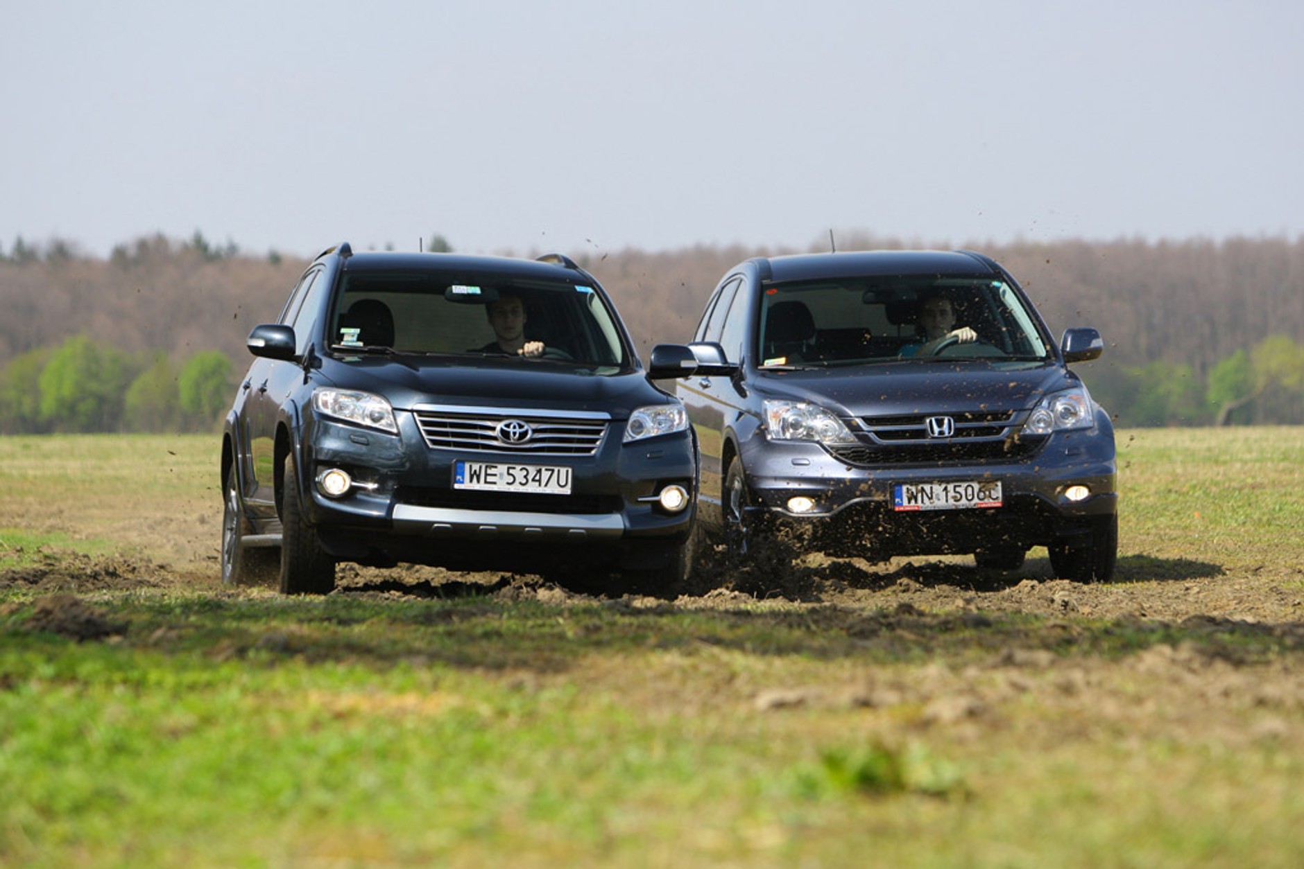 Czy istnieją auta dobre na wszystko? Toyota RAV4 kontra Honda CR-V