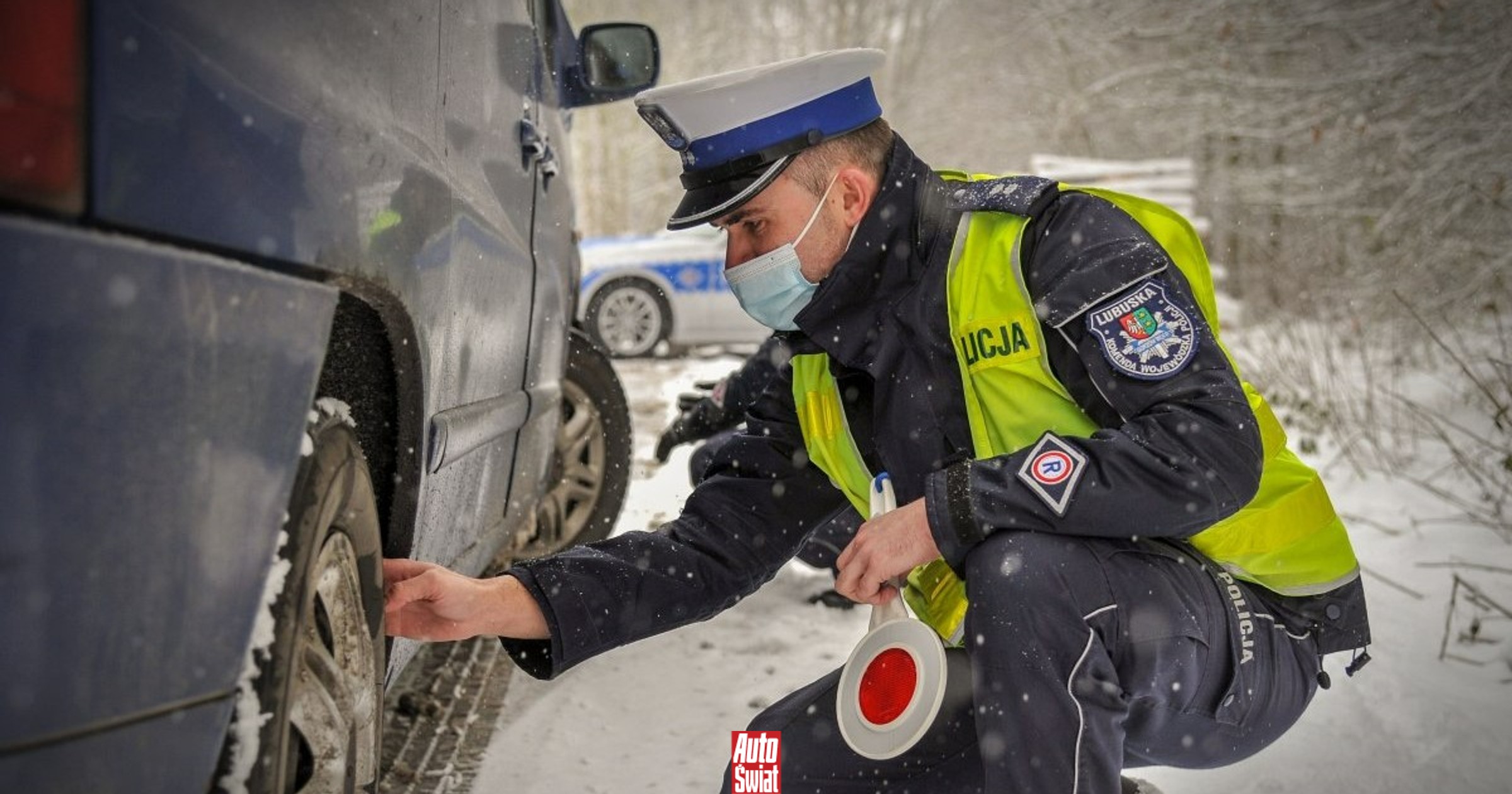 Prawo milczy, ale policja mówi głośno: zmieńcie opony na zimowe. Dlaczego?