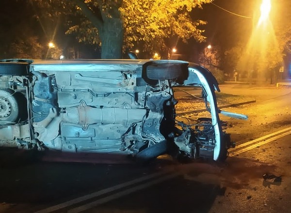 Z samochodu aż wypadł silnik. Kierujący stanie przed sądem