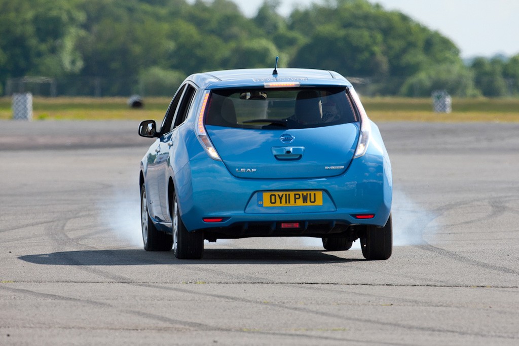 Nissan Leaf najszybszy na wstecznym?