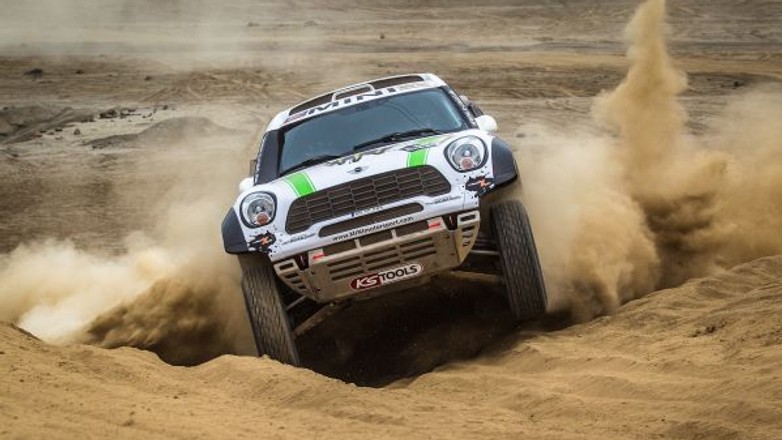 Dakar 2013: wypadek Hołowczyca, Przygoński w czołówce (3. etap, wyniki, galeria)