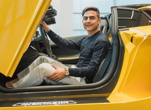 Kolega z drużyny Wojciecha Szczęsnego sprawił sobie Lamborghini