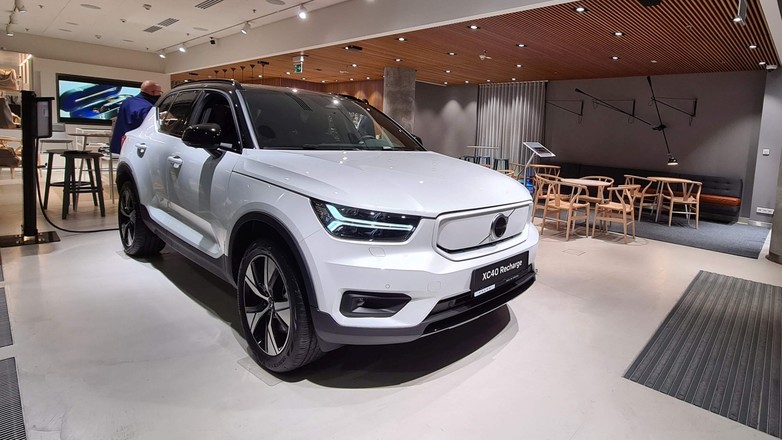 Google Android Automotive w Volvo XC40 Recharge