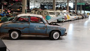 Uratowane Muzeum Motoryzacji Wena w Oławie. Wywieziono kilkaset pojazdów