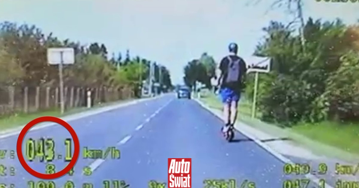 Jechał hulajnogą elektryczną ponad 40 km na godz. Policjanci wszystko nagrali