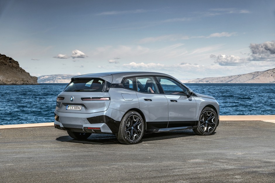 BMW iX (2021)