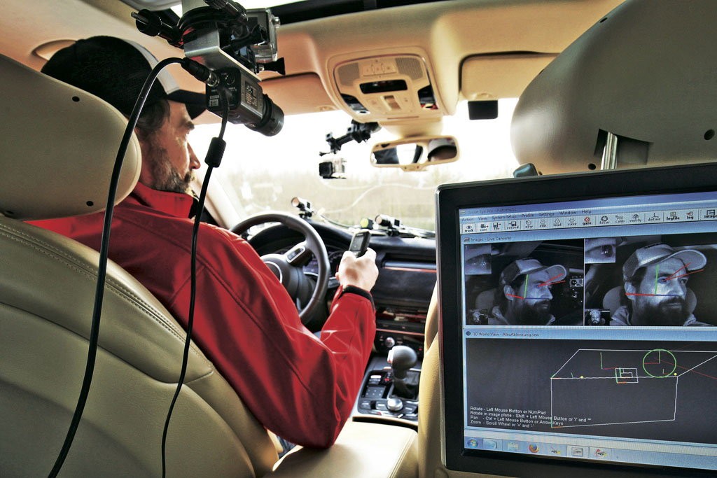 Telefon rozprasza kierowcę niemal tak samo, jak narkotyki czy alkohol