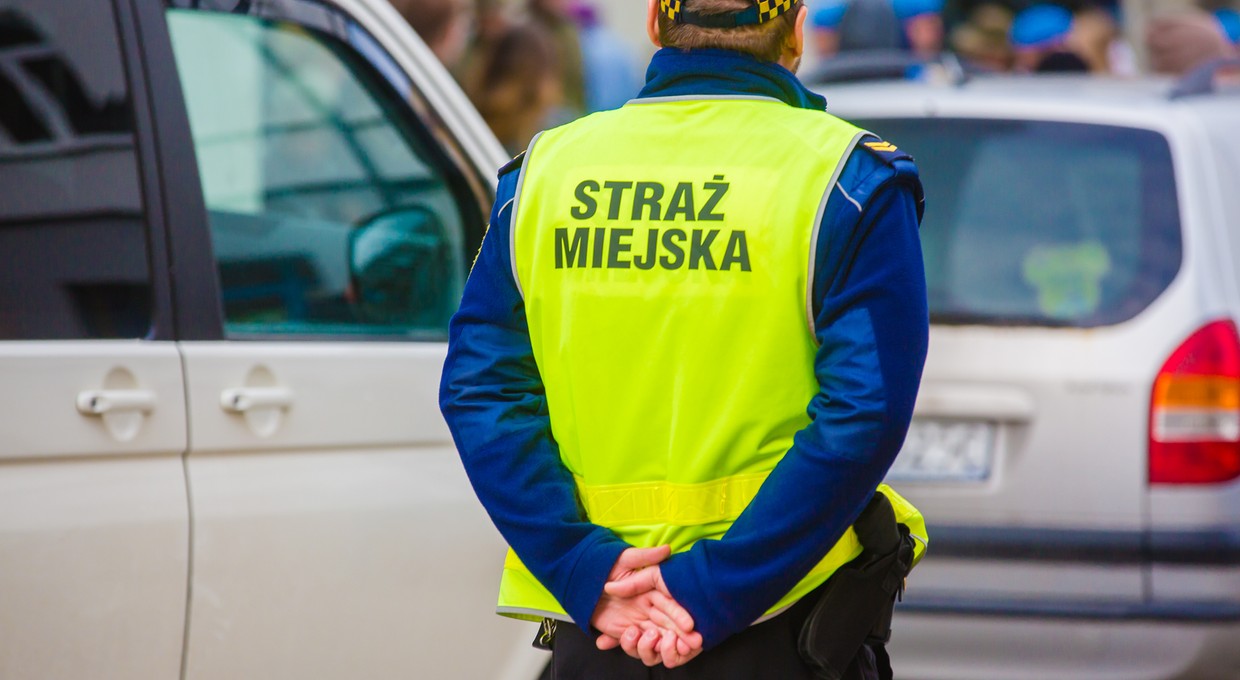 Kierowca miał zaparkować zbyt blisko skrzyżowania. Sąd nie zostawił suchej nitki na straży miejskiej