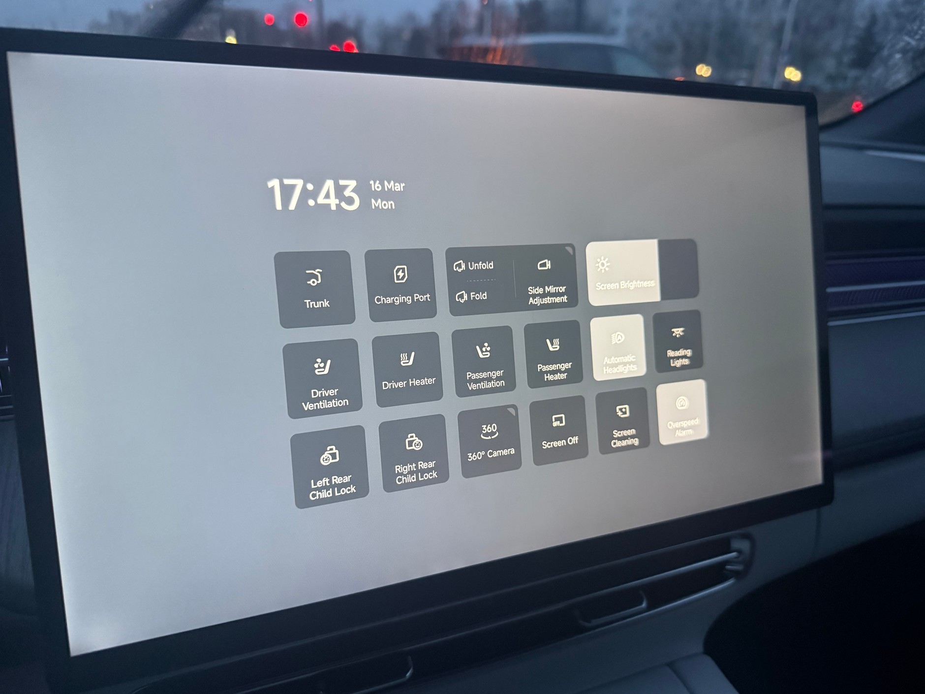 Xpeng G6 AWD Performance Pro: tak nie powinien wyglądać panel sterowania w samochodzie