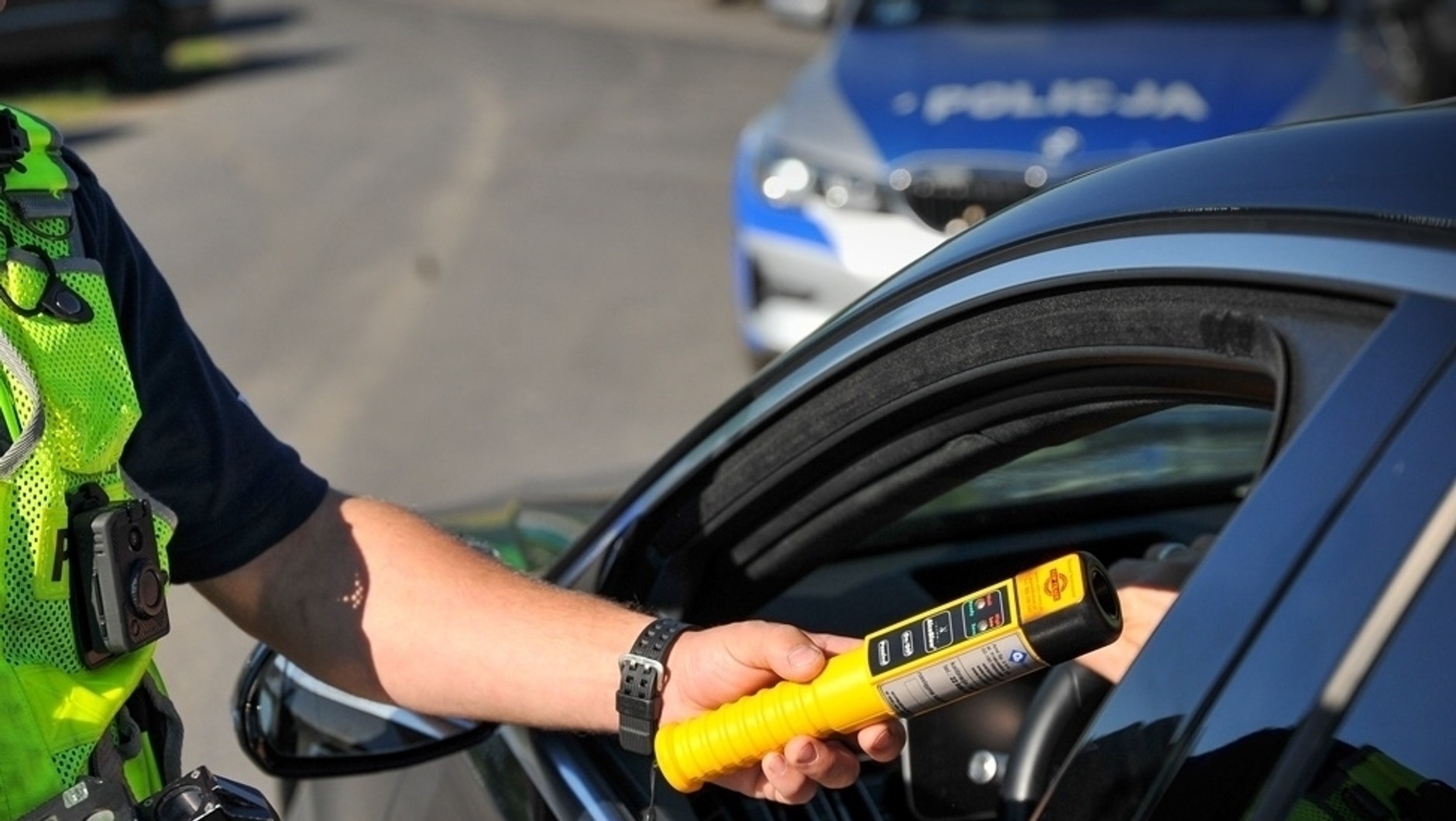 Policjanci prowadzili rutynowe działania. Wtedy pojawił się Opel. Jego kierowca zaczął uciekać