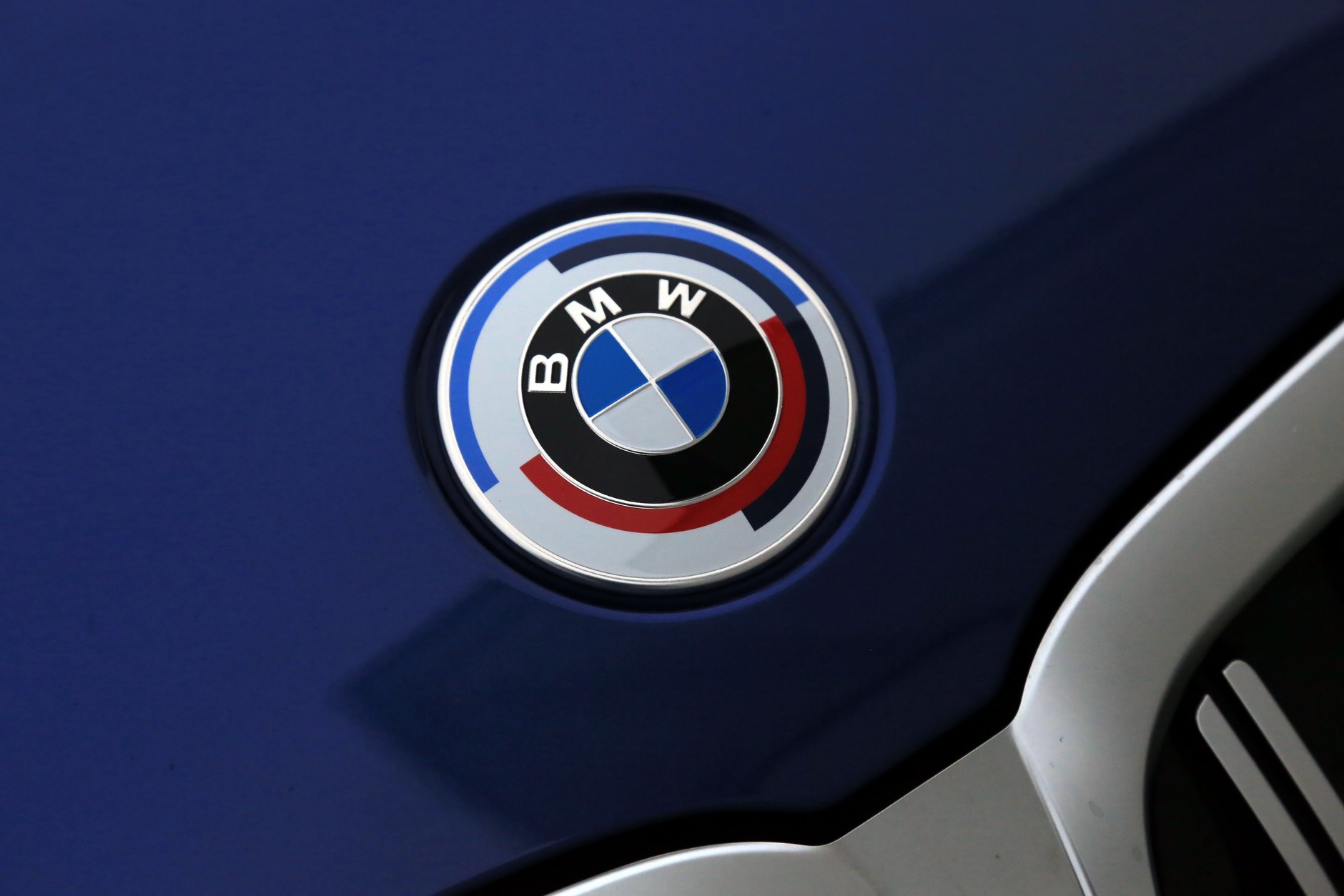 BMW 330e hybryda plug-in 2022