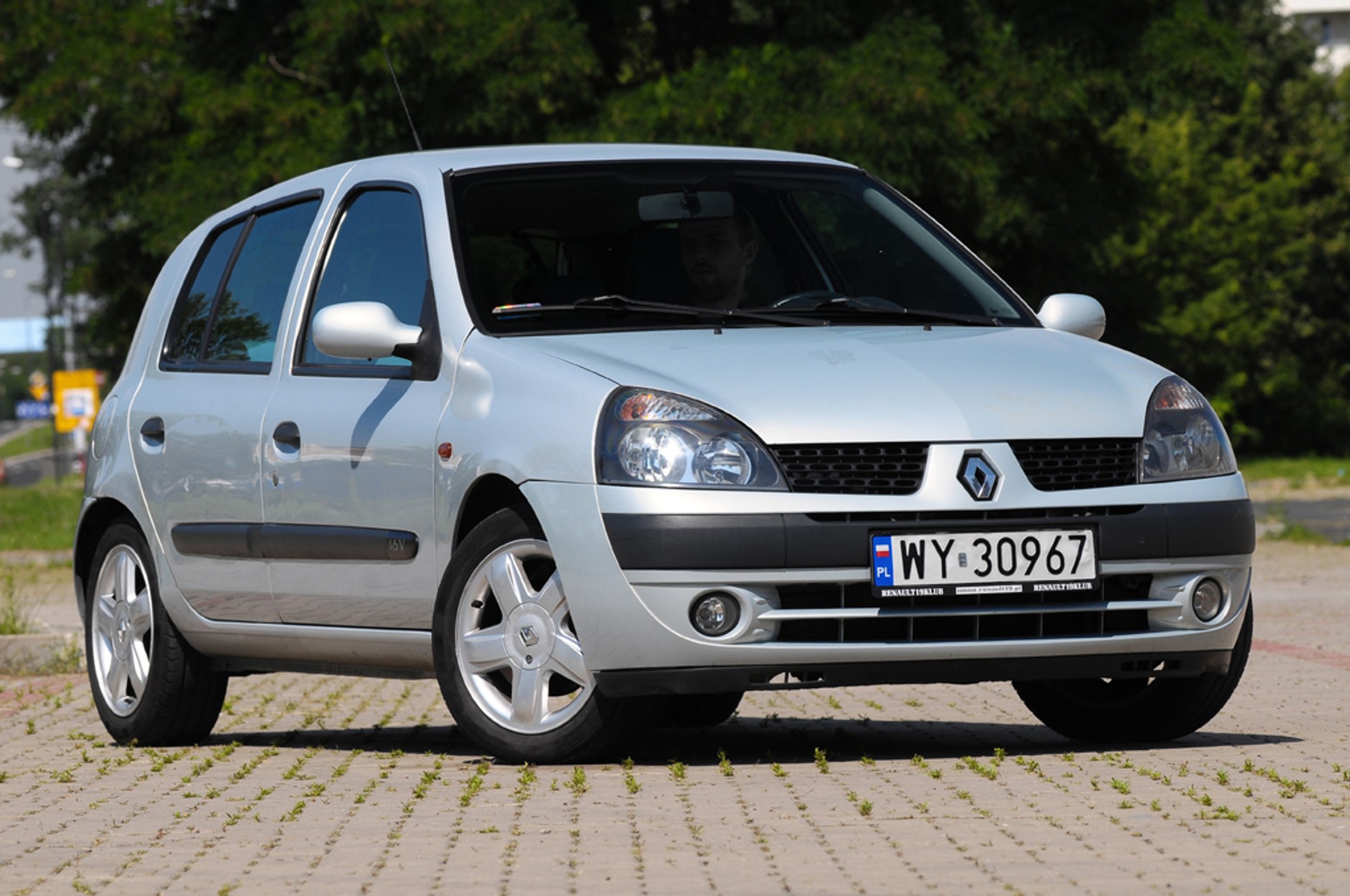 Renault Clio 1.2 16V - Ryzyko może się opłacić