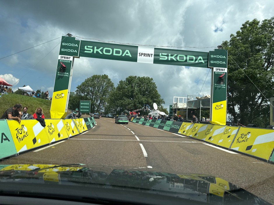 Premie górskie i sprinterskie są zabezpieczone barierkami. Poza tymi fragmentami trasy kibice mają bezpośredni dostęp do drogi